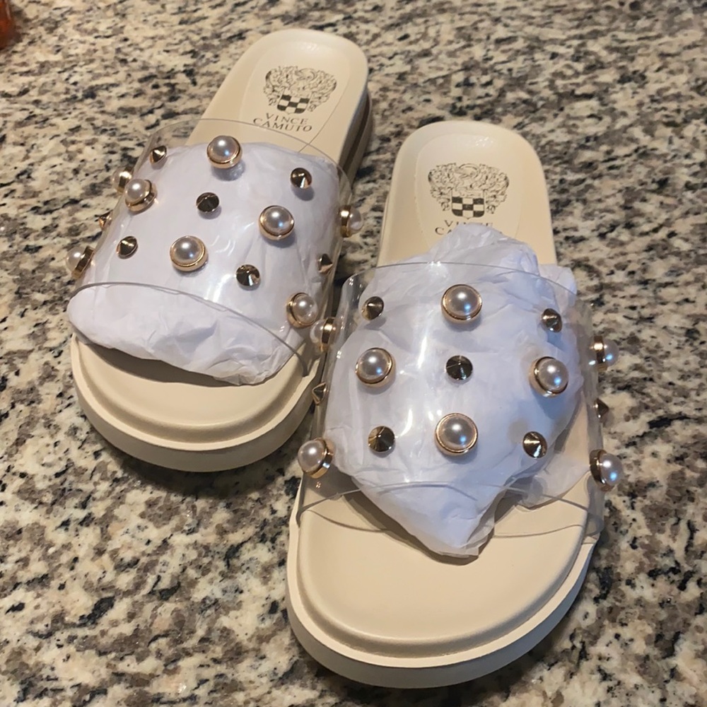 NWOT Vince Camuto Pertilla Sandals